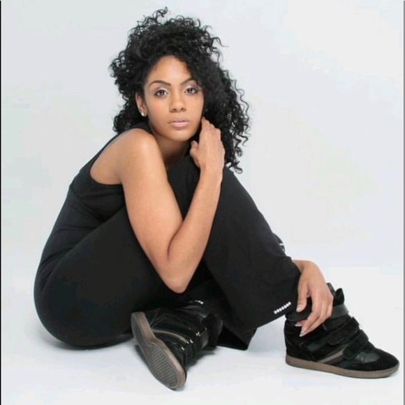 Meet your Posher, Keriyani - Picture 2 of 3